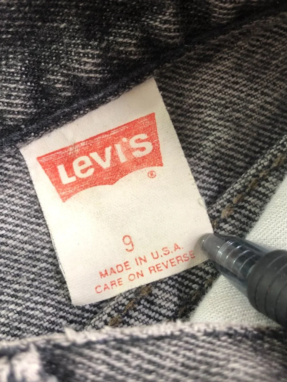 Vintage Levis Jeans Womens 25x30 Black 900 Series Tapered Mom USA High Waist - Picture 4 of 14